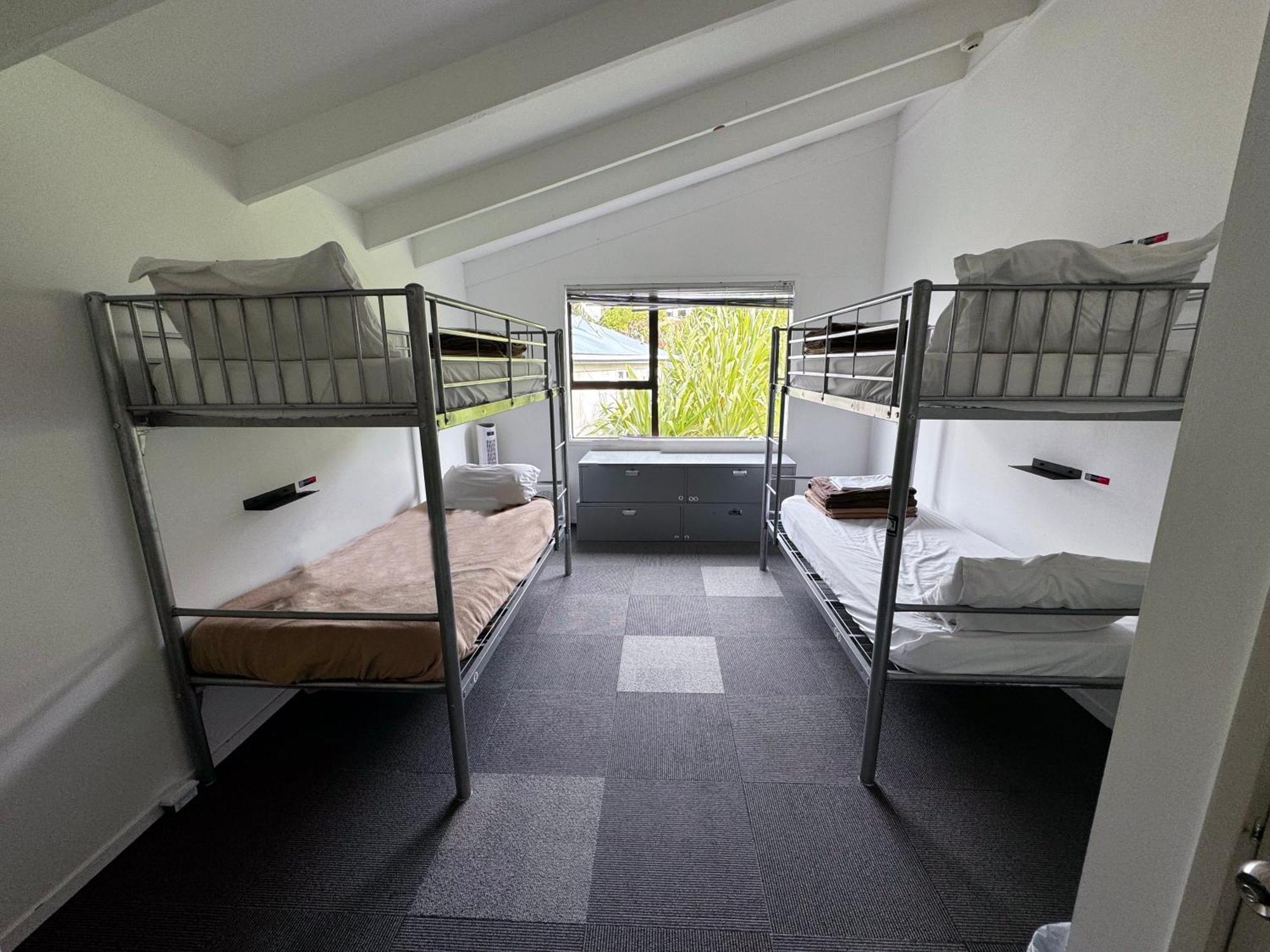 Onetangi Waiheke Backpackers Hostel מראה חיצוני תמונה