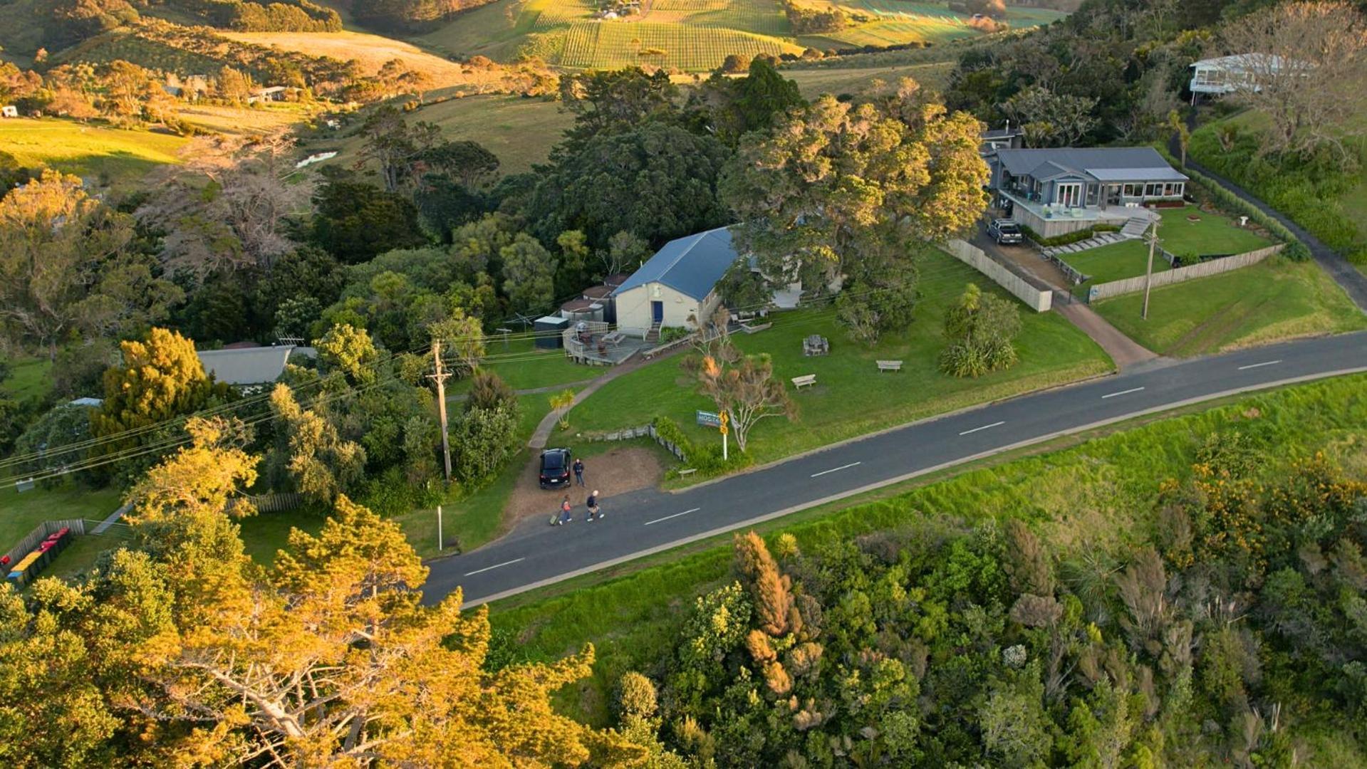 Onetangi Waiheke Backpackers Hostel מראה חיצוני תמונה